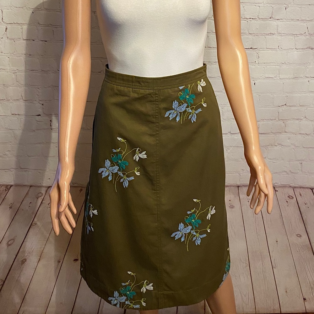 Ann Taylor green floral long embroidered skirt size 0 boho